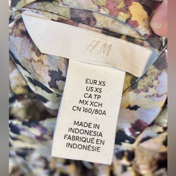 H&M Stand Up Collar Floral Print Blouse XS - Picture 7 of 8